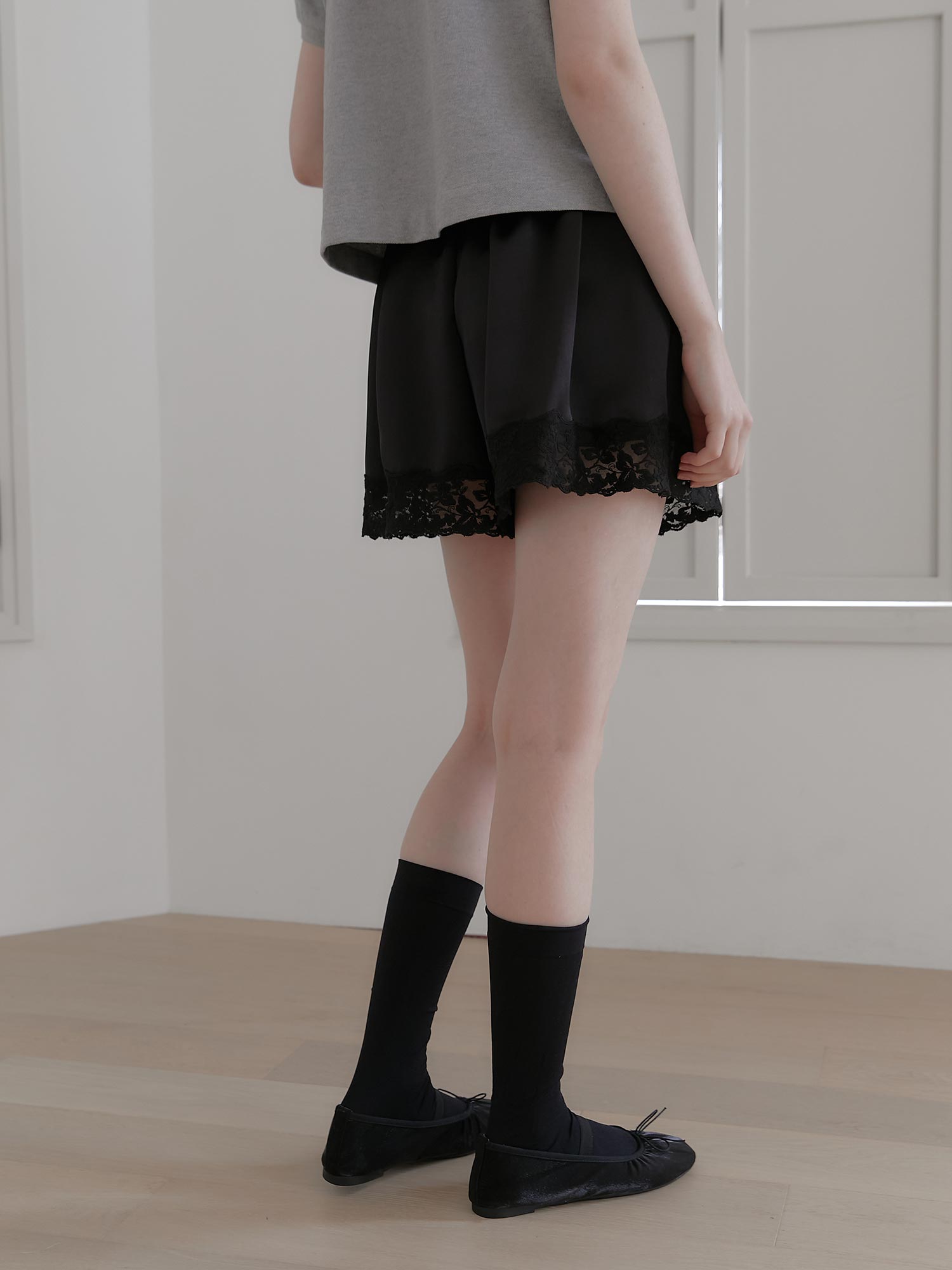 flora lace satin shorts (black)